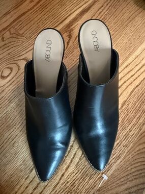 Black faux leather Pointed-Toe Mule Heels abound size 9